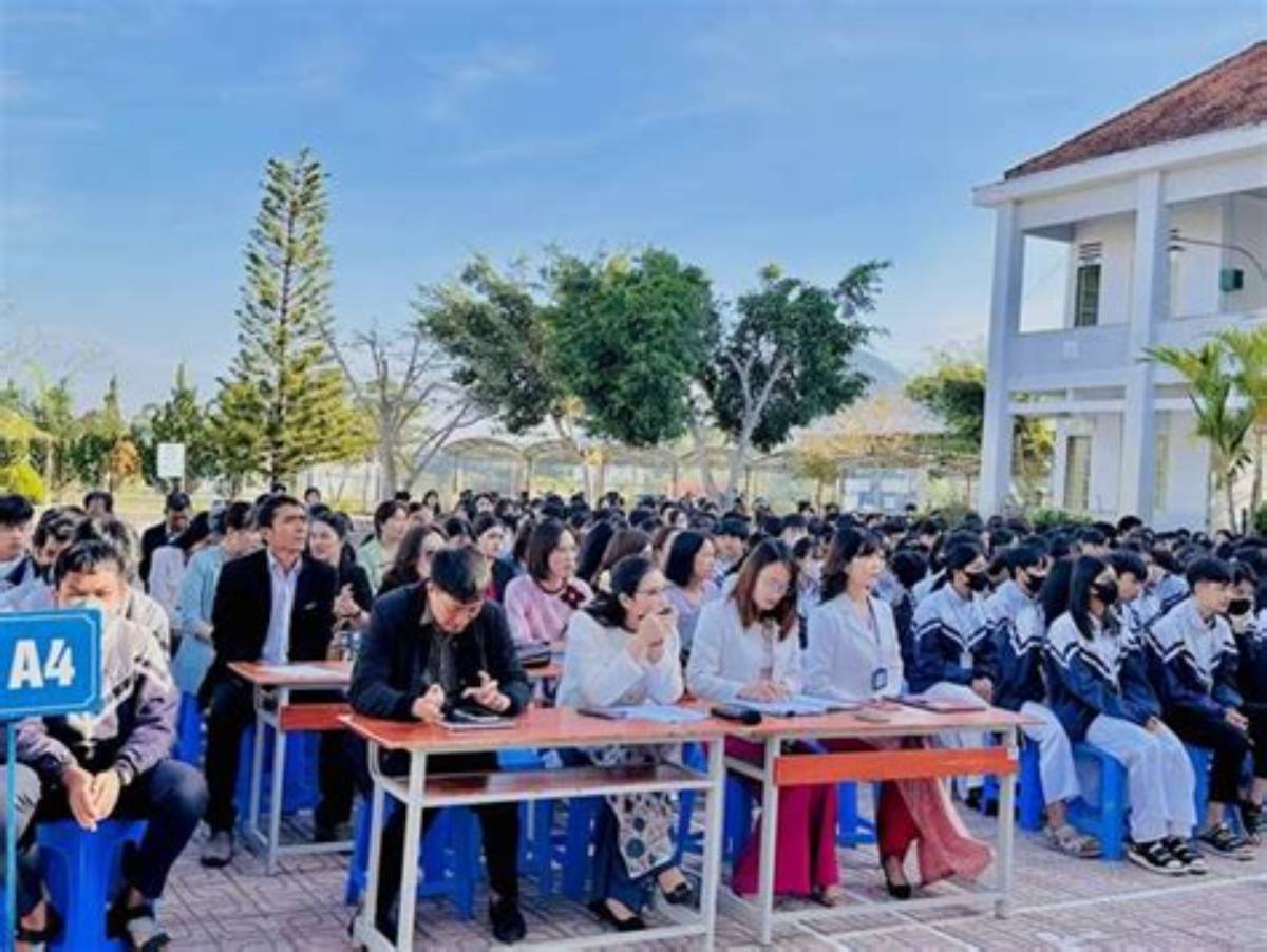 TRƯỜNG THPT NGUYỄN CHÍ THANH TỔ CHỨC THÀNH CÔNG NGÀY HỘI STEM CẤP TRƯỜNG