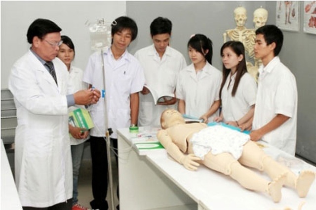 Thí sinh phải đạt 8,0 điểm/môn mới được xét tuyển vào ngành y, giáo viên