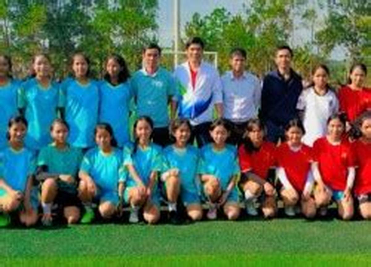Trận giao lưu bóng đá nữ HS