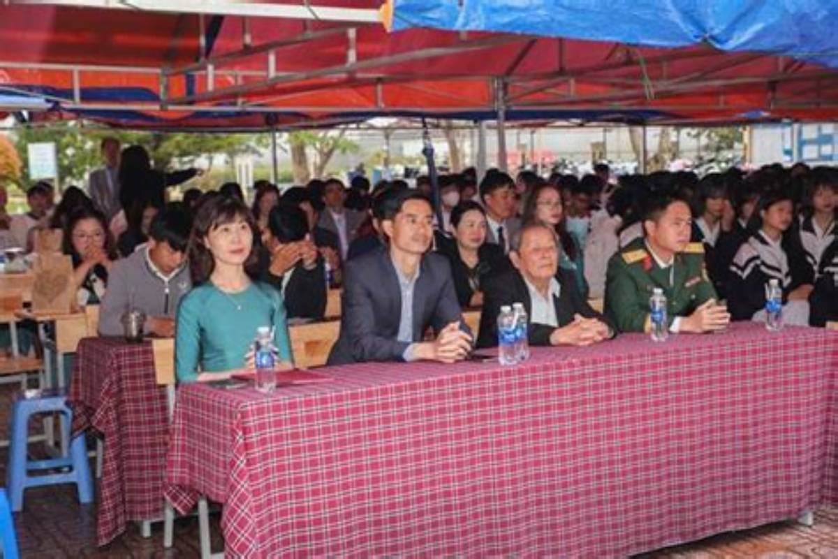 TRƯỜNG THPT NGUYỄN CHÍ THANH LONG TRỌNG TỔ CHỨC KỶ NIỆM 43 NĂM NGÀY NHÀ GIÁO VIỆT NAM 20/11