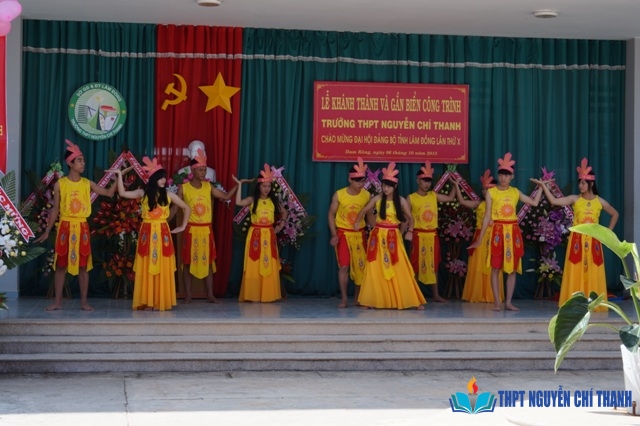Khánh thành trường