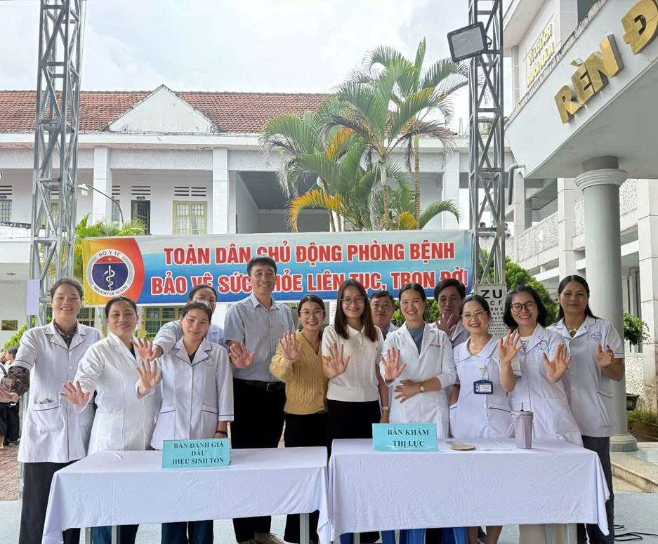 TRƯỜNG THPT NGUYỄN CHÍ THANH PHỐI HỢP VỚI TRẠM Y TẾ XÃ ĐAM RÔNG 1 TỔ CHỨC KHÁM SỨC KHỎE CHO HỌC SINH NĂM 2026